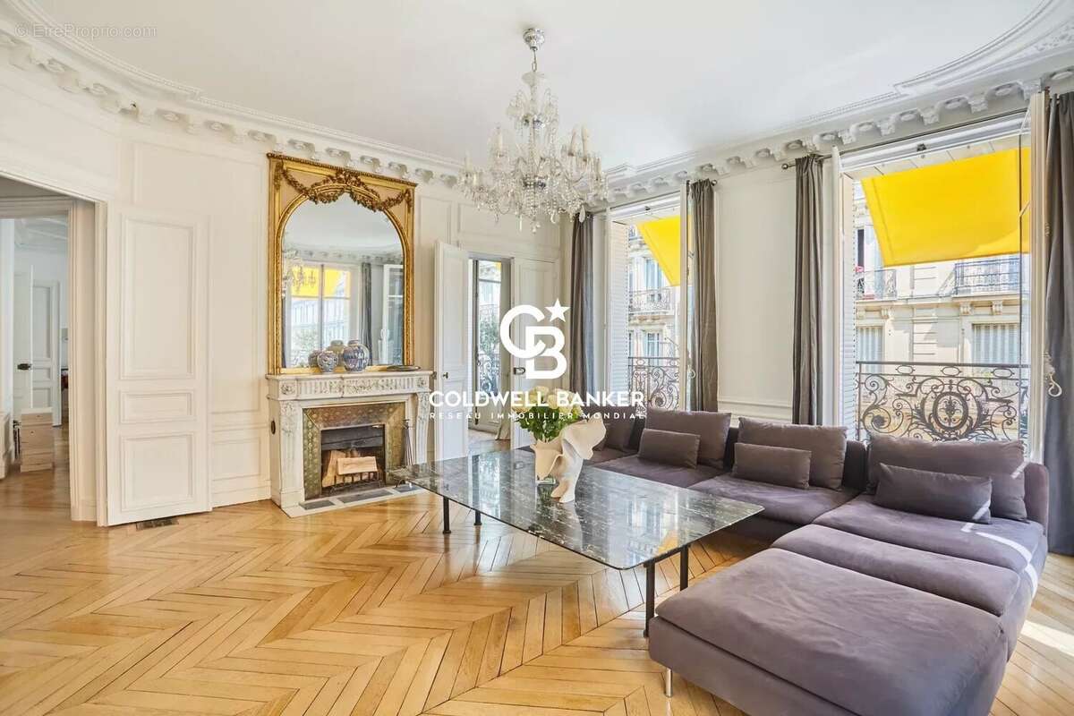 Appartement à PARIS-16E