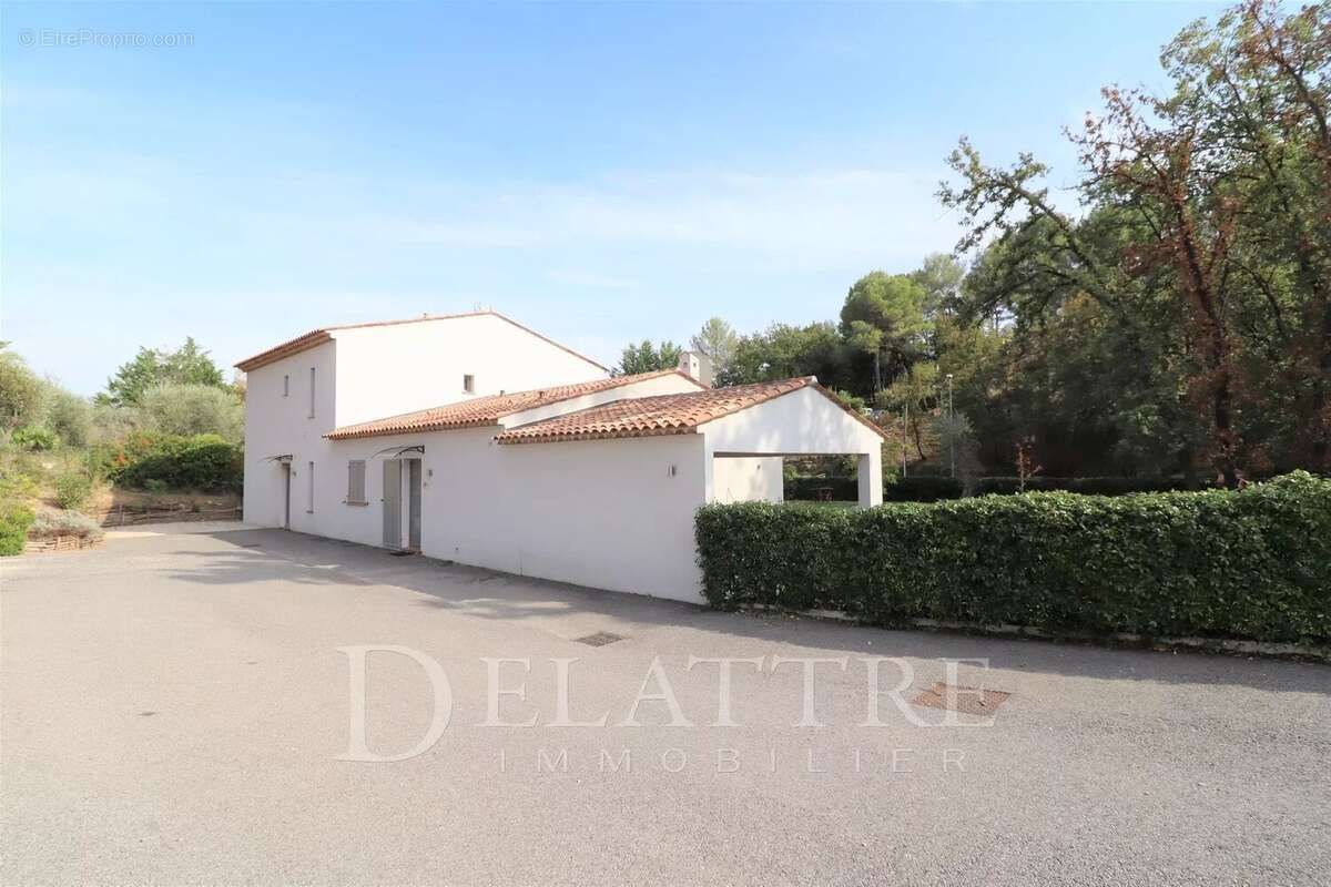 Appartement à ROQUEFORT-LES-PINS