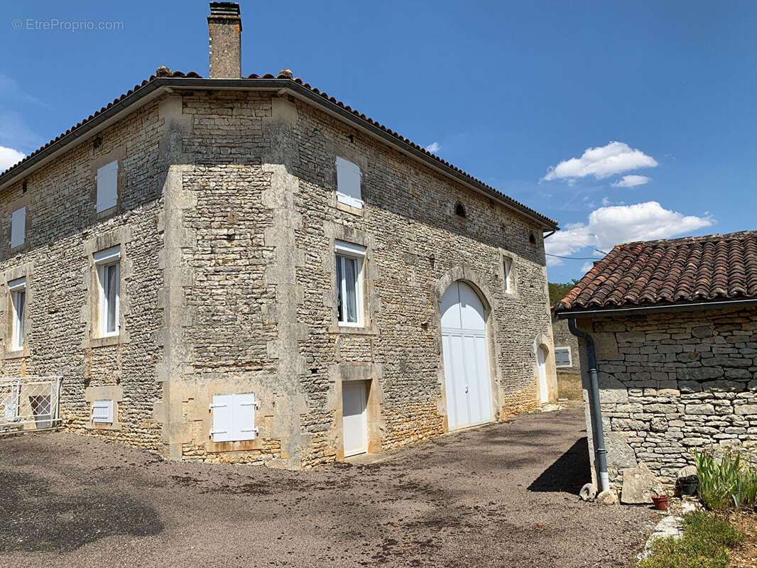 CHARENTE, Proche Verteuil-sur-charente, Maison A Vendre - photo 2