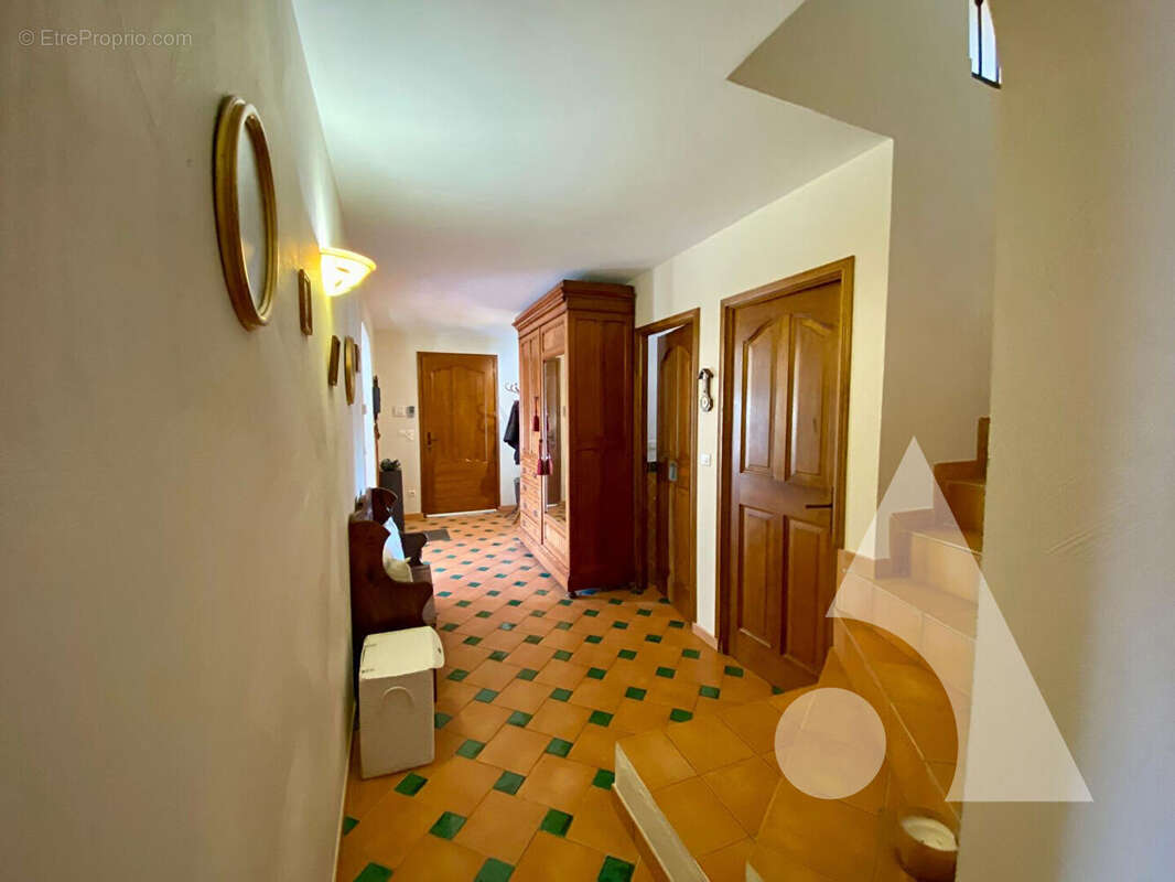 Maison à ENTRECASTEAUX