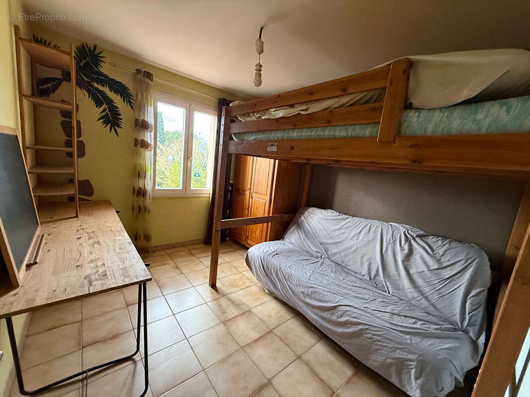 **Maison (165m² avec 4 Chambres) ** Six-Fours-les-plages (83140-Le Brusc) ** Piscine ** Garage double ** - photo 7