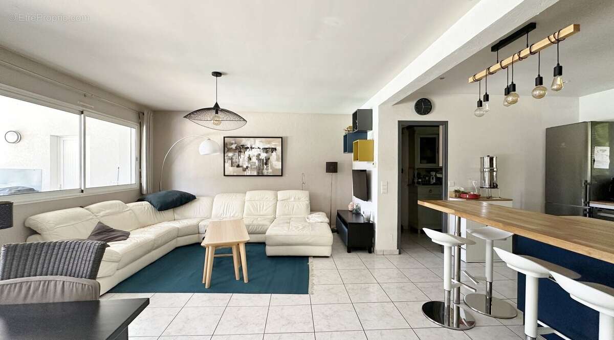 GOLF ET CENTRE VILLE VILLA A PIED POUR CETTE VILLA DE 6 Pièces de 150 m2 sur une parcelle de 800 m2 avec piscine - photo 8