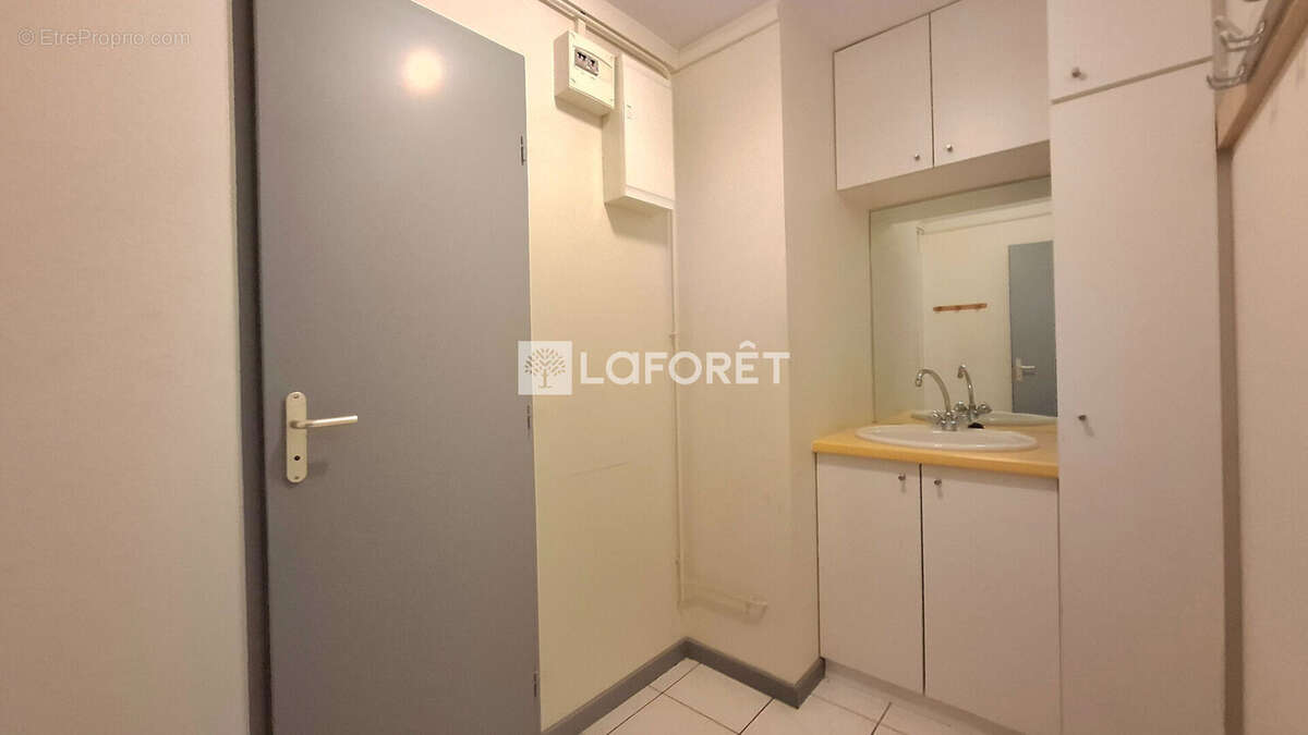 Commerce à FERRIERES