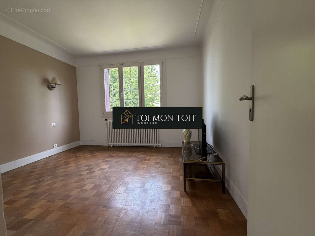 Maison 153 m² à Le Thillay  - photo 8