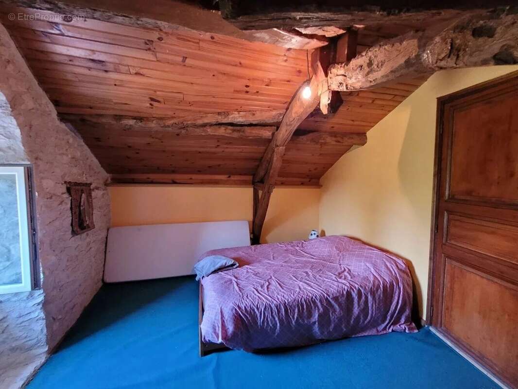 Charmante maison de campagne familiale sur un terrain de plus de 6000 m², à 10 minutes de Cahors. - photo 10