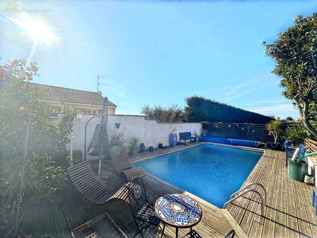 Maison à SAINT-LAURENT-D'AIGOUZE