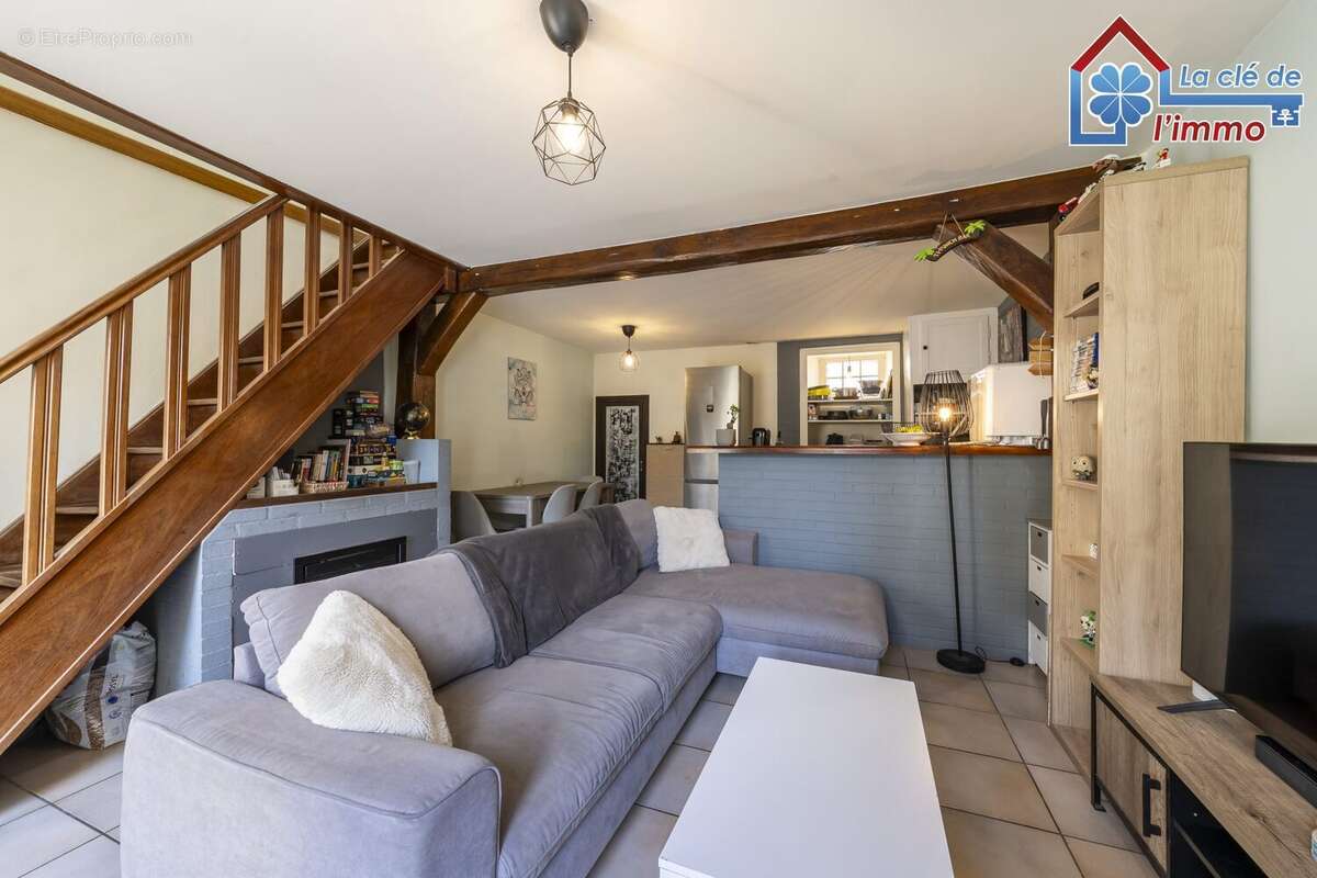 Maison à CHEVRY-COSSIGNY