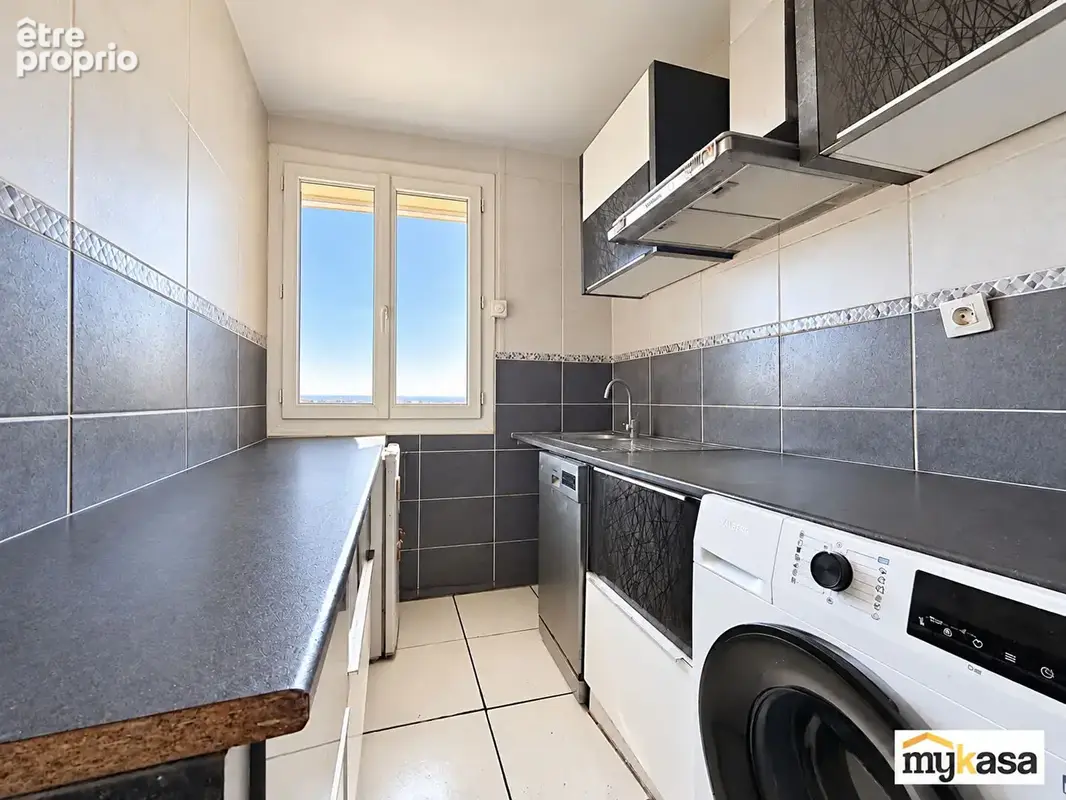 Appartement Port De Bouc  1 pièce(s) 28 m2  avec balcon vue mer et cave - photo 6