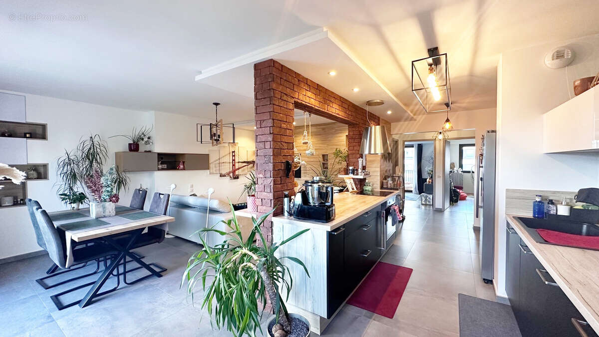 Appartement à LA ROCHE-SUR-FORON