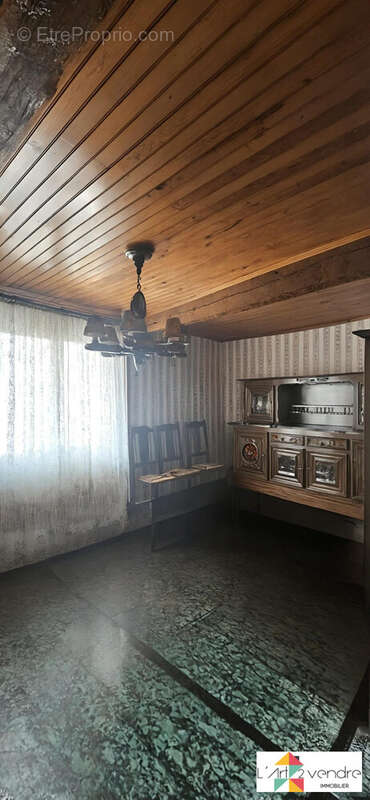 Maison à MAIGNELAY-MONTIGNY