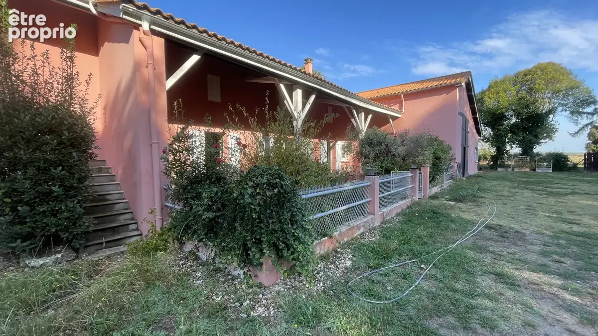 Un trésor de maison de 217 m2 de plain pied, annexes et terrain arboré de 1.8 hectares, Noaillac 33190 - photo 3