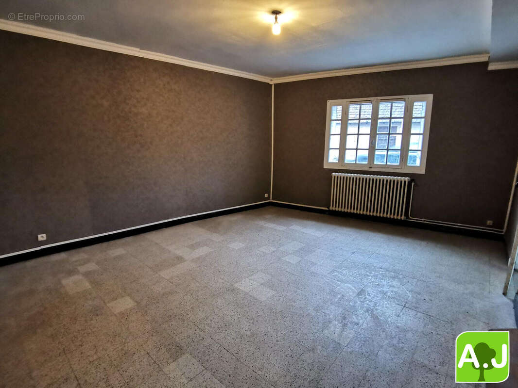 Maison à LA CHAUSSEE-D'IVRY