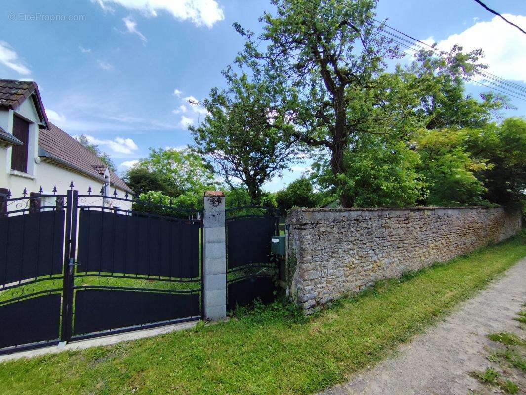 Maison à JUSSY-LE-CHAUDRIER