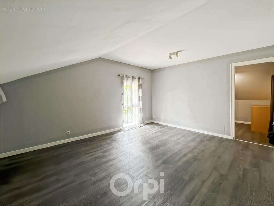 Maison à LA JONCHERE-SAINT-MAURICE