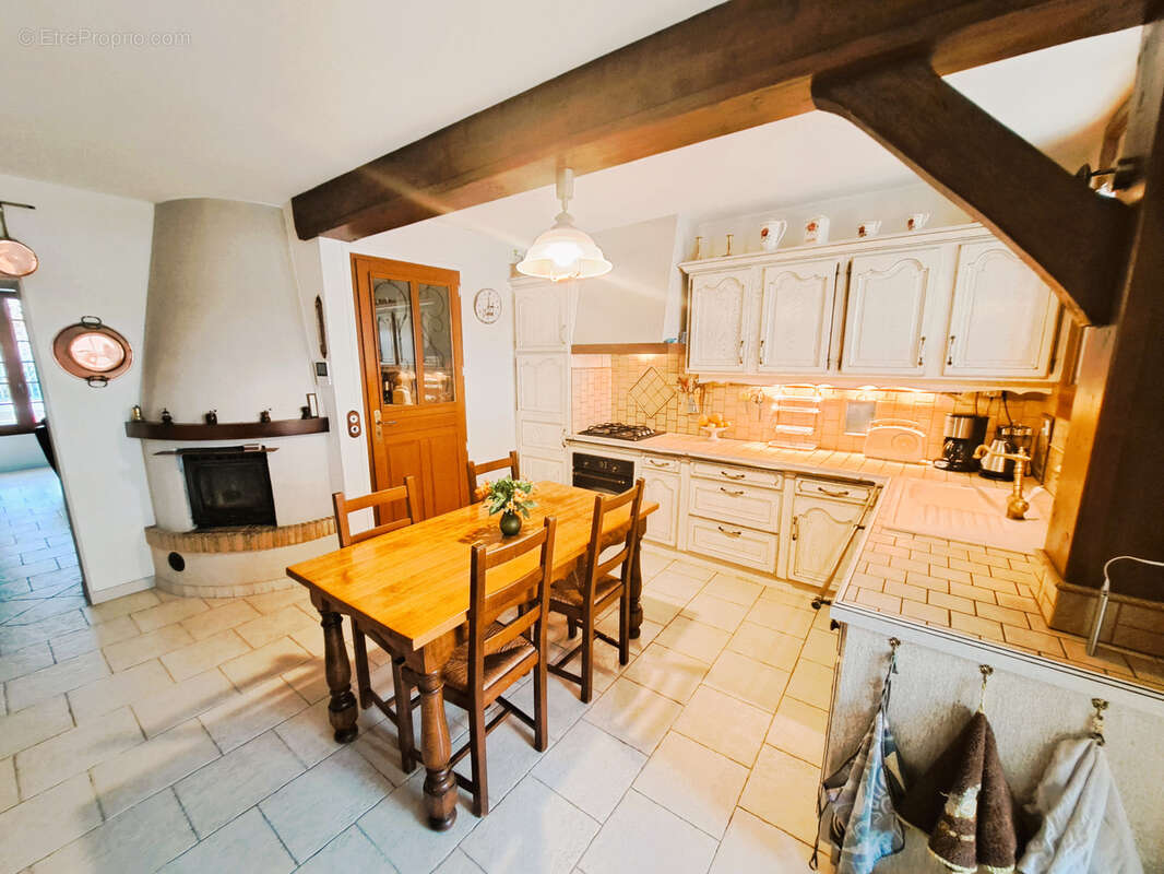 Maison à VILLENEUVE-LA-GUYARD