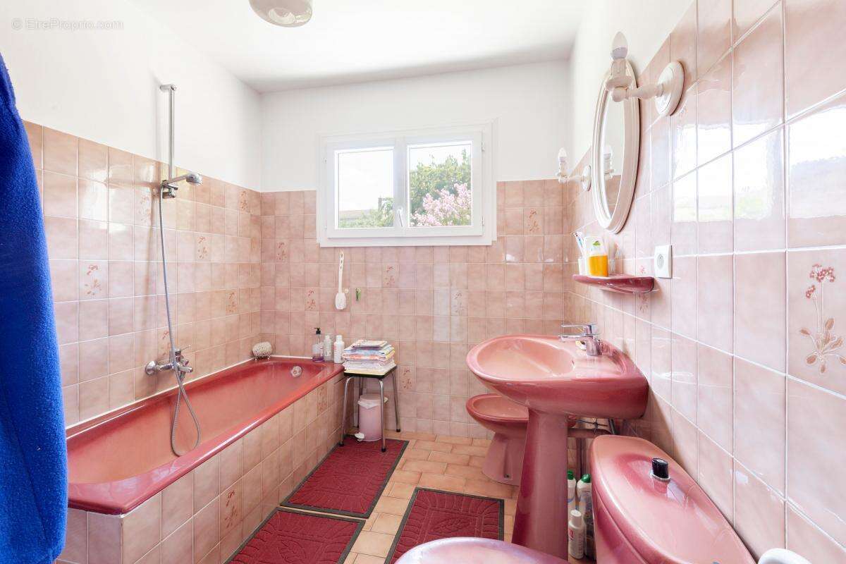 Maison de ville avec beaucoup de charme, jardin et garage - photo 8