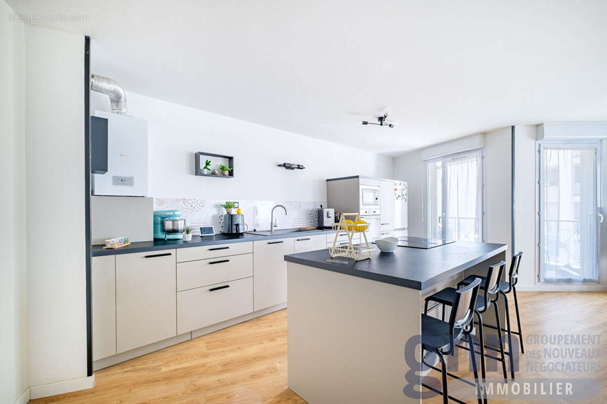 VILLEURBANNE - MÉTRO RÉPUBLIQUE- Appartement 3 pièces de 78 m² - photo 2