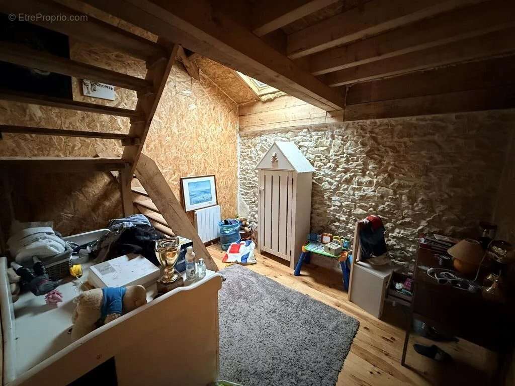 Maison à CIVRAC-DE-BLAYE