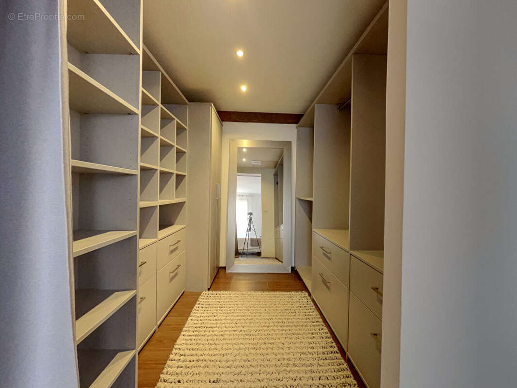 Duplex d'exception avec terrasse de 25m², spa et volumes rares - photo 10