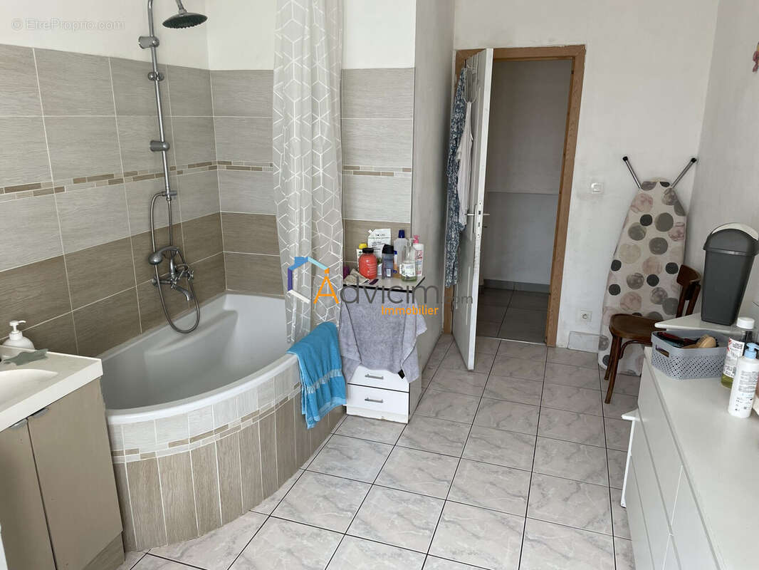 SDB - R+1 - Appartement à SAINT-CHAMOND