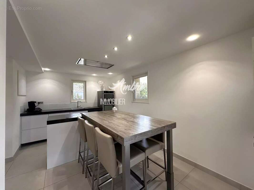 Maison à MONTELEGER