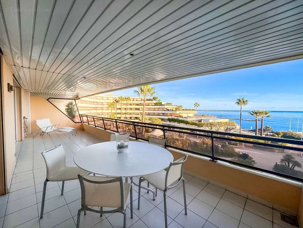 Appartement à SAINT-LAURENT-DU-VAR