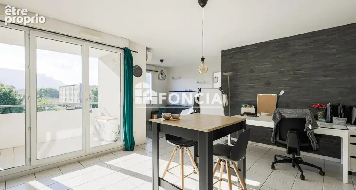 Appartement à SAINT-MARTIN-D'HERES