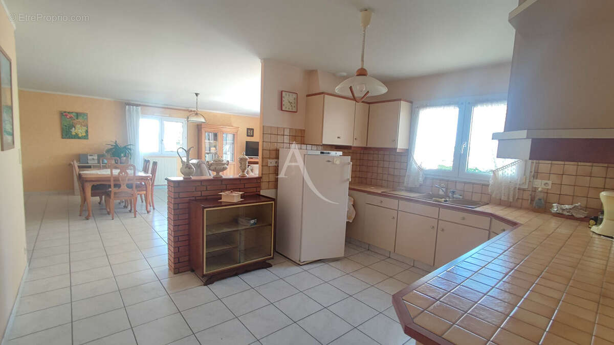 Maison plain-pied 138m² au coeur du Poiré-sur-Vie : volumes, potentiel et emplacement privilégié - photo 8