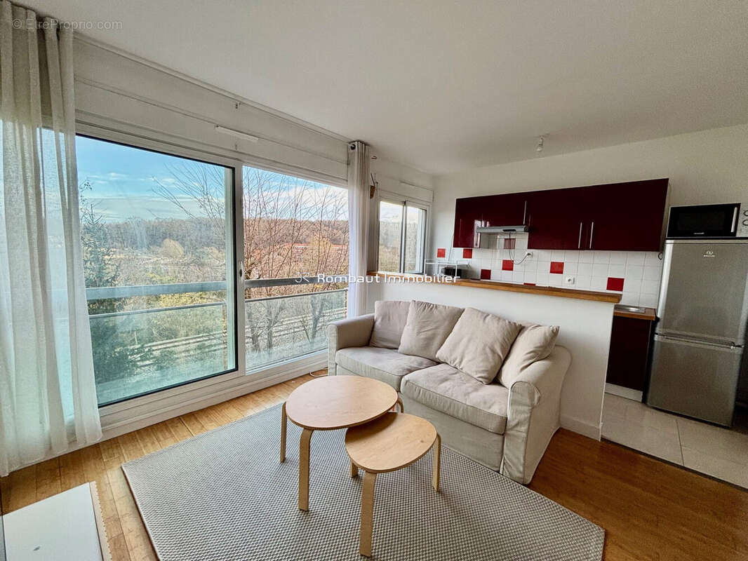 Appartement à LA CELLE-SAINT-CLOUD