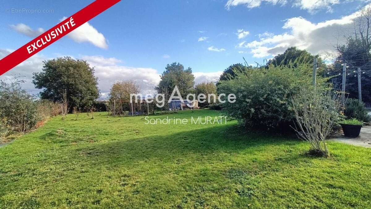 Maison à SAINT-CALAIS-DU-DESERT