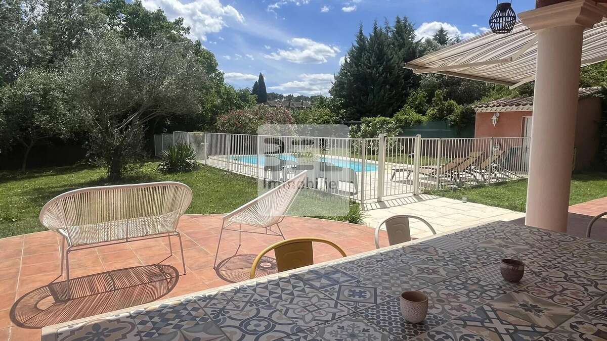 Villa provencale plain pied avec piscine - photo 3