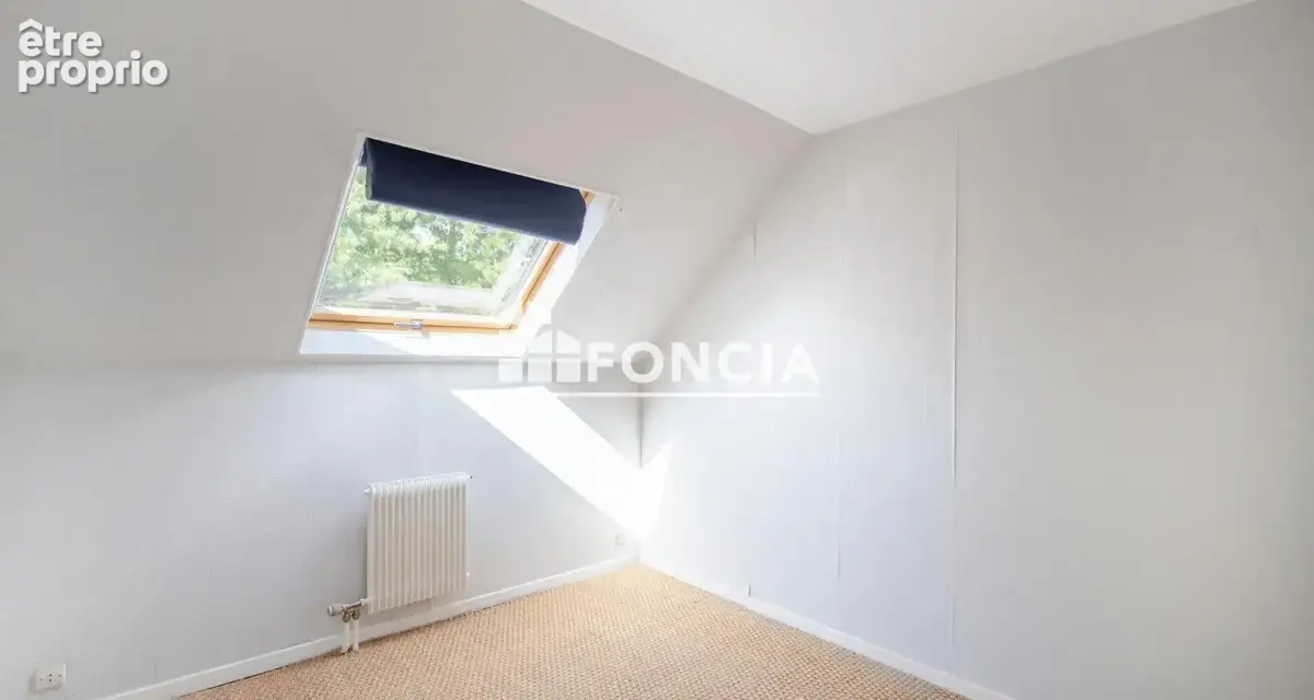 Belle maison familiale à Olivet, offrant un vaste espace de vie, et un beau potentiel d'aménagement - photo 5