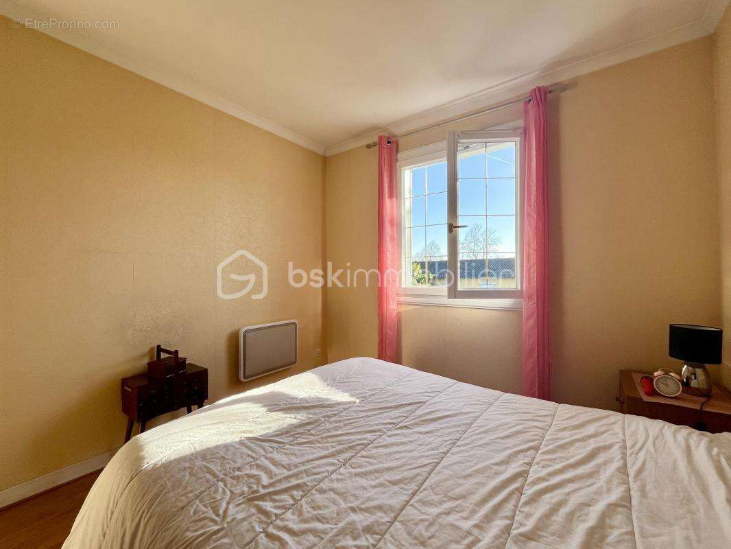 Maison à ROMANECHE-THORINS