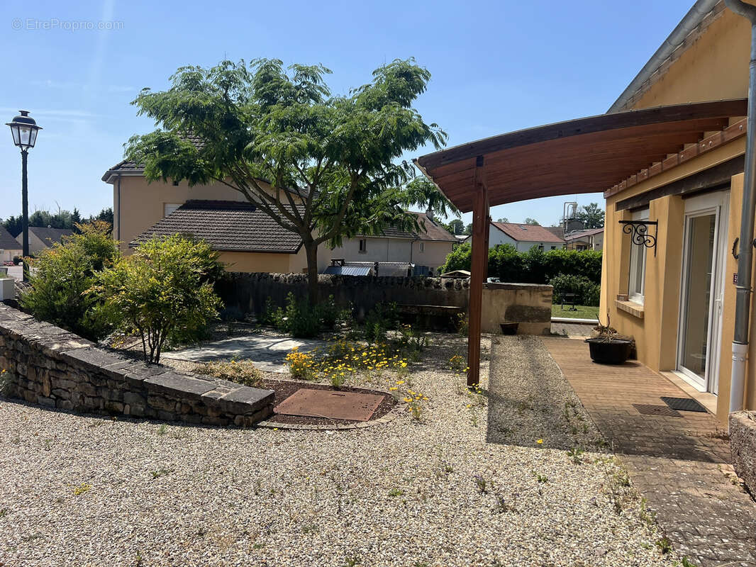 Maison à VENDENESSE-LES-CHAROLLES