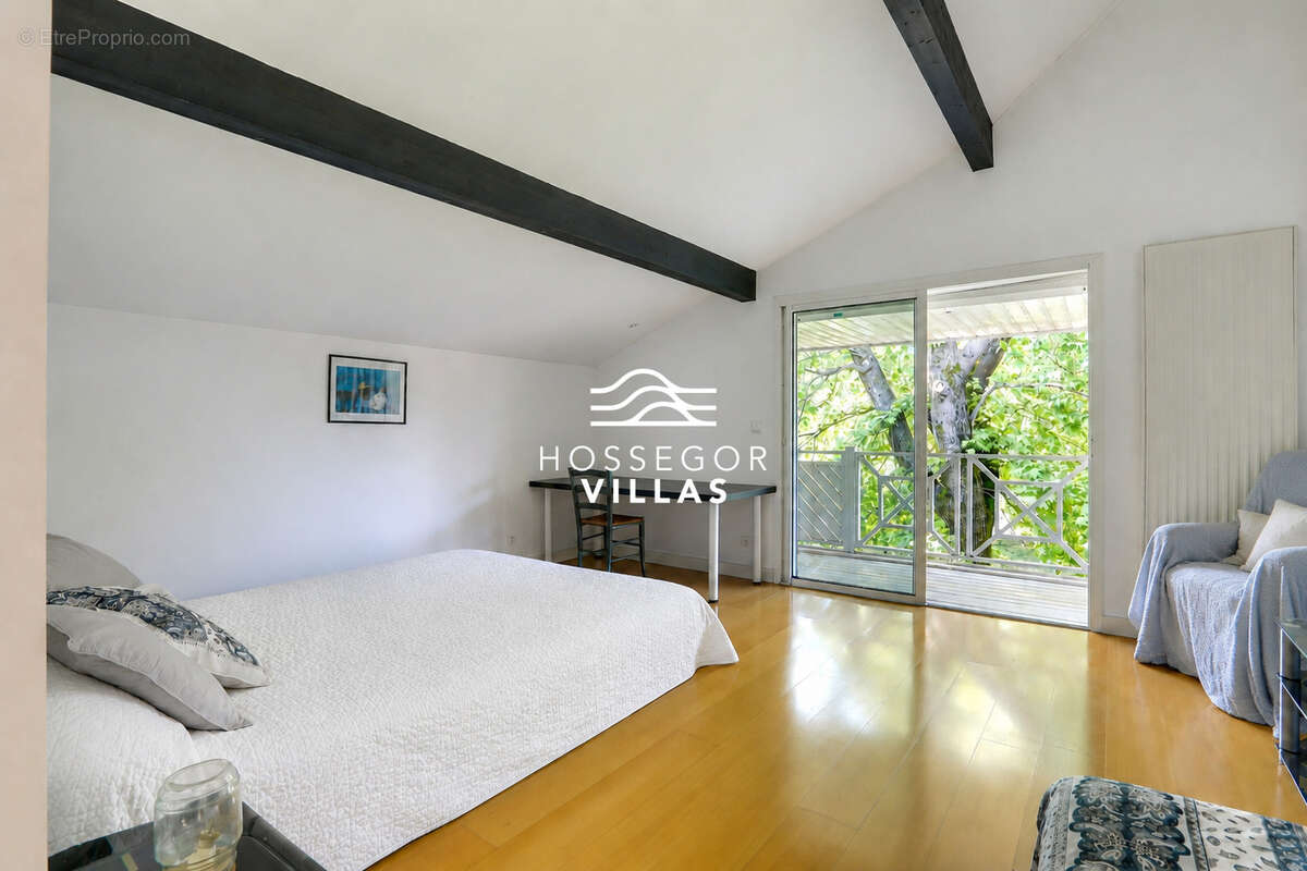 Appartement à ANGRESSE