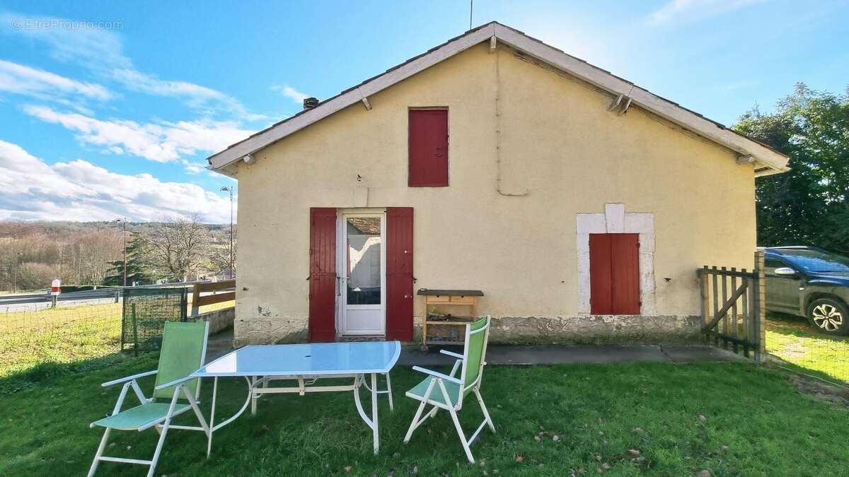 Maison à DOUVILLE