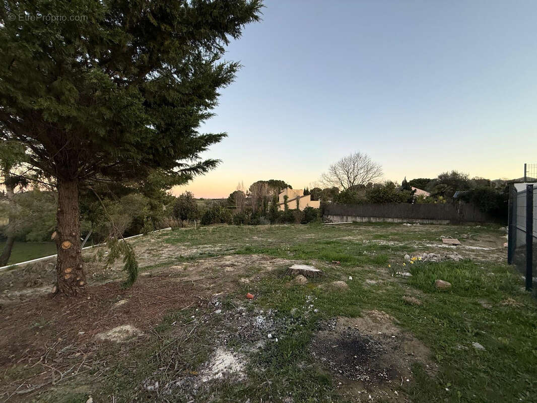 Terrain à PAILHES