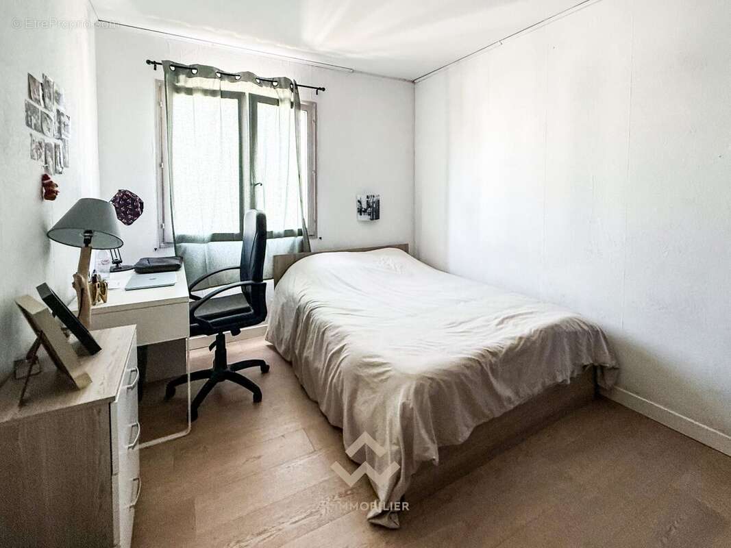 Chambre - Maison T5 - La Valette 83160