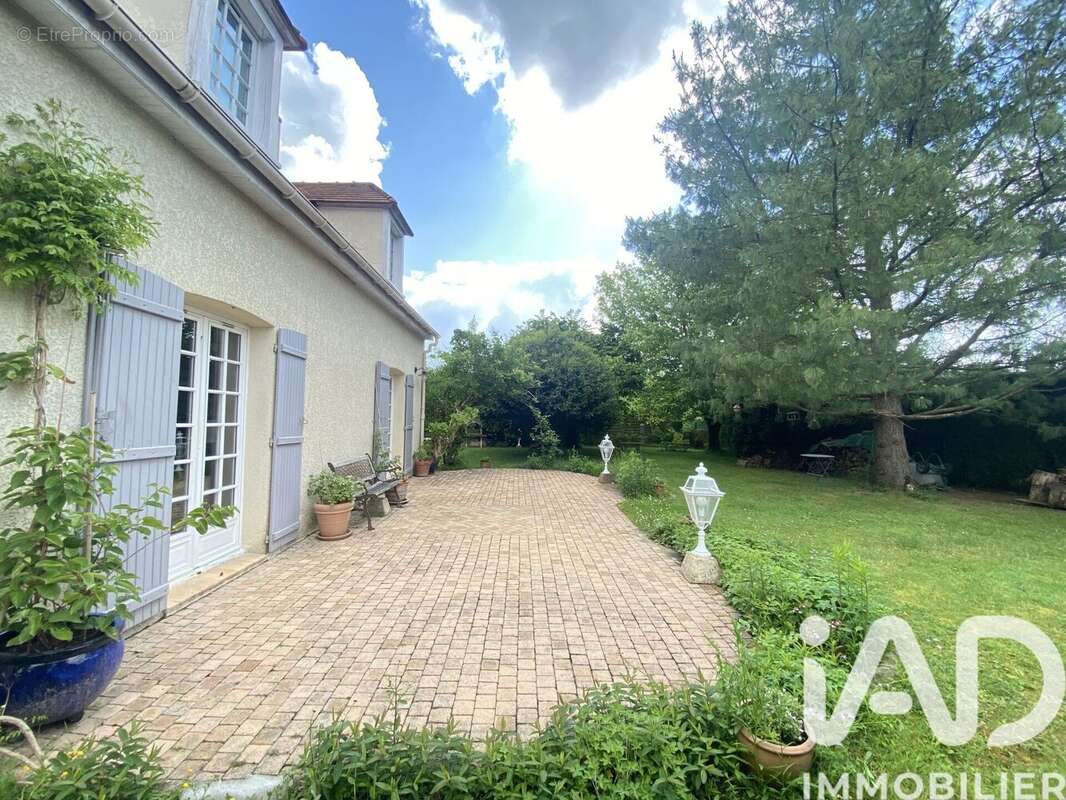 Maison 140 m² à Prunay-En-Yvelines  - photo 4