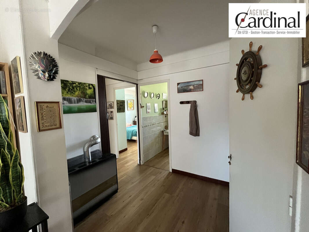 Appartement à MARSEILLE-4E