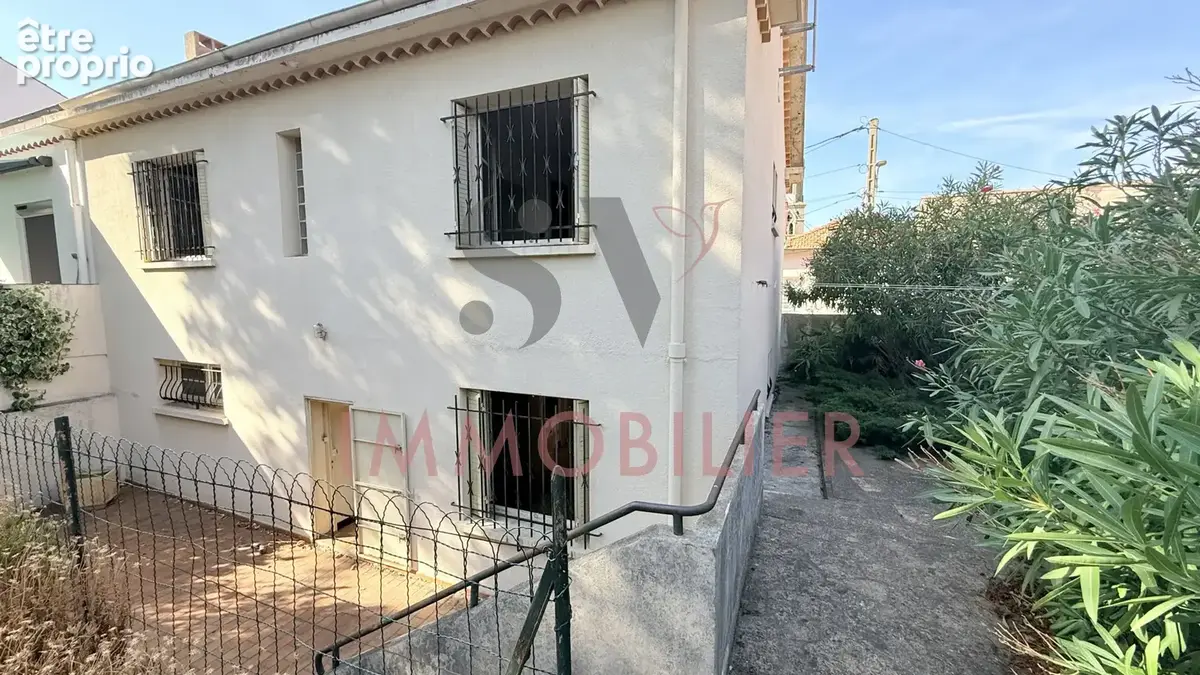 BÉZIERS — Maison à fort potentiel avec jardin et garage. - photo 7