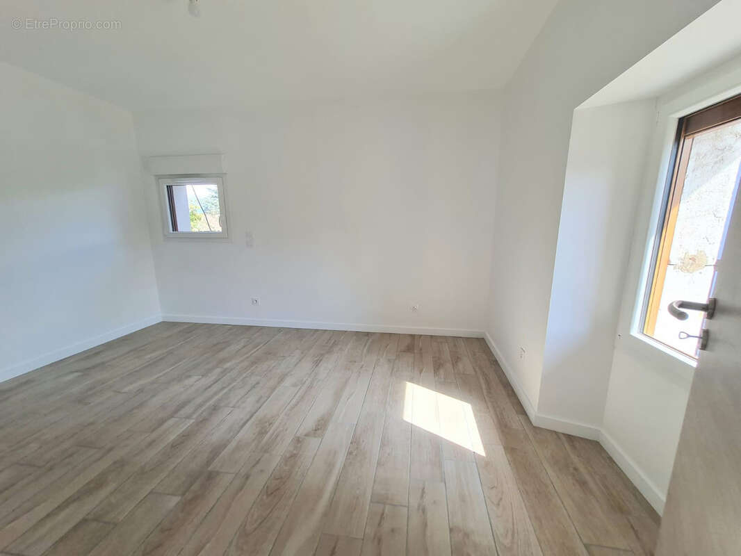 Appartement à LA ROCHE-SUR-FORON