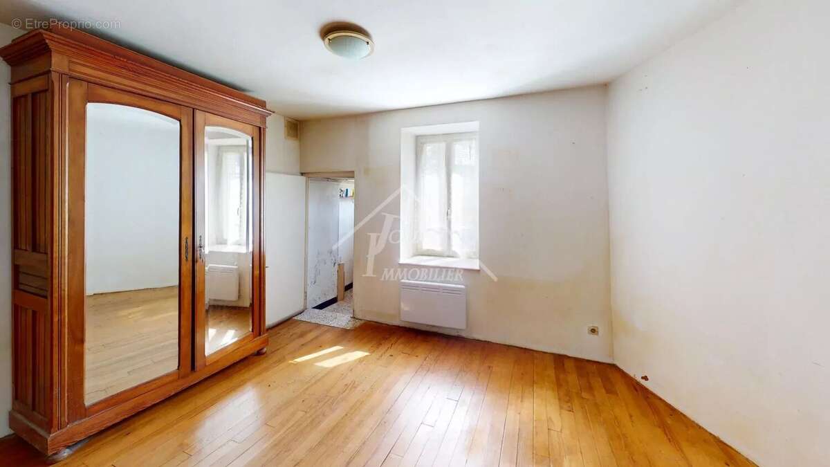 Maison à BELLENAVES