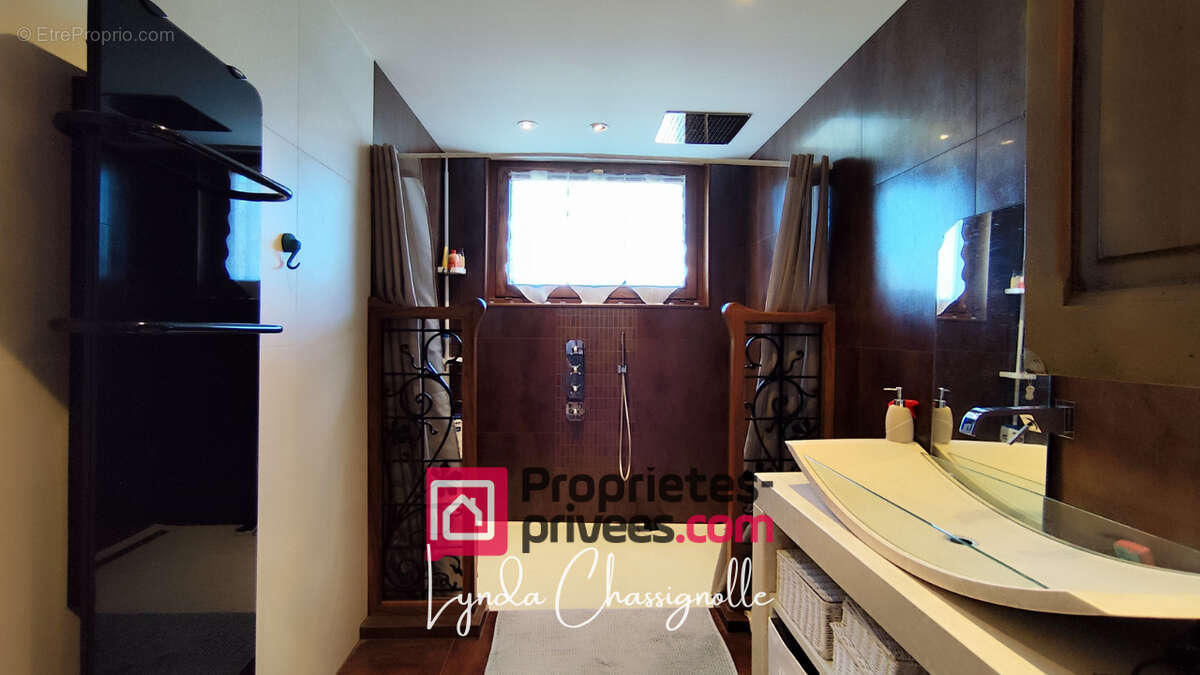 Maison à Riorges - Grand Garage + dépendance - photo 14