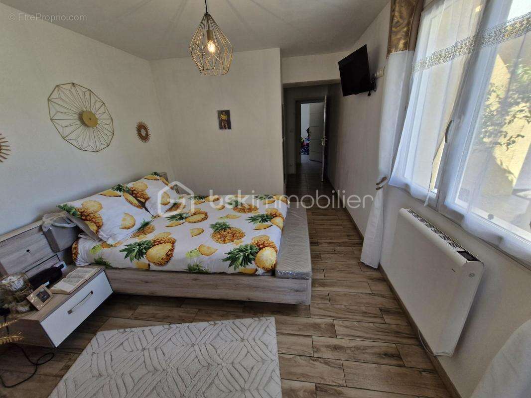 Charmante maison de 145m2 sur son terrain clos de 2224m2 dans un environnement calme à Mouleydier - photo 11