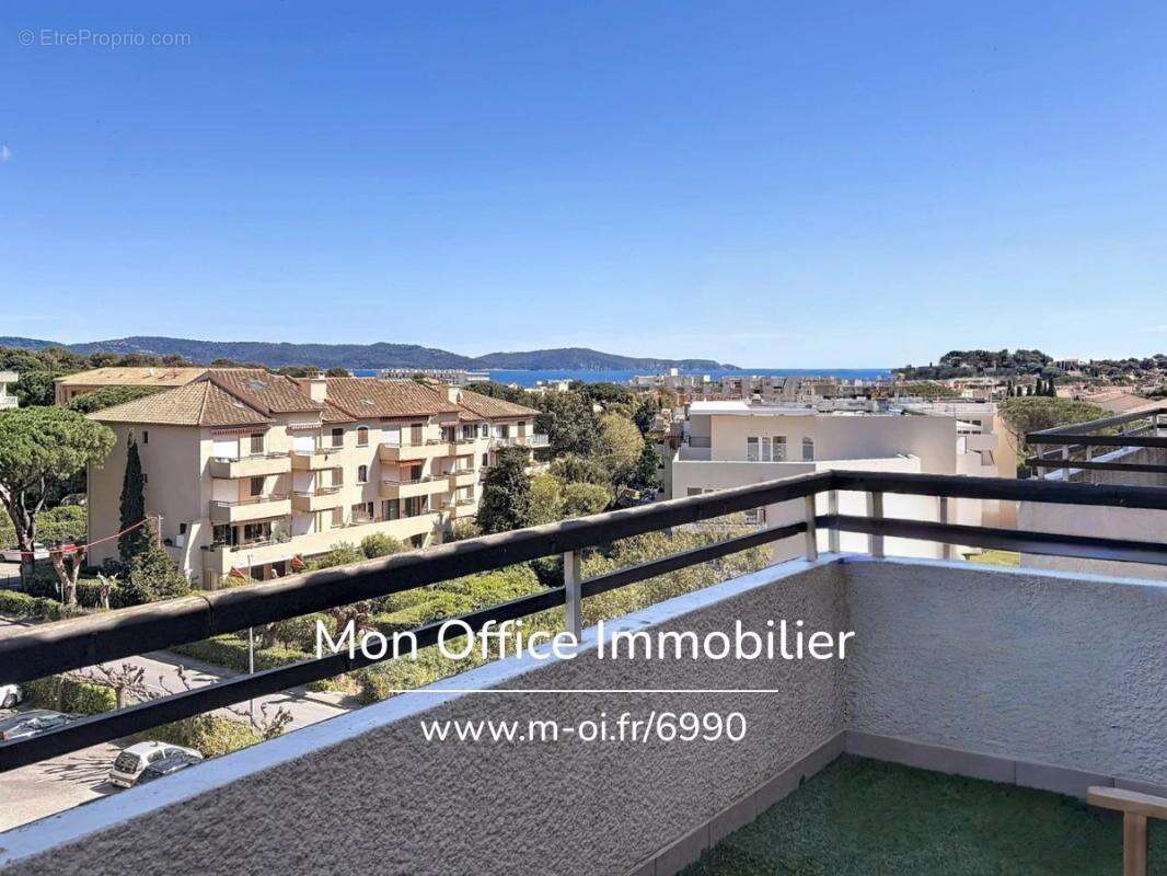 Référence : 6990-les. - studio cabine vue mer rénové à vendre à cavalaire sur mer - photo 2