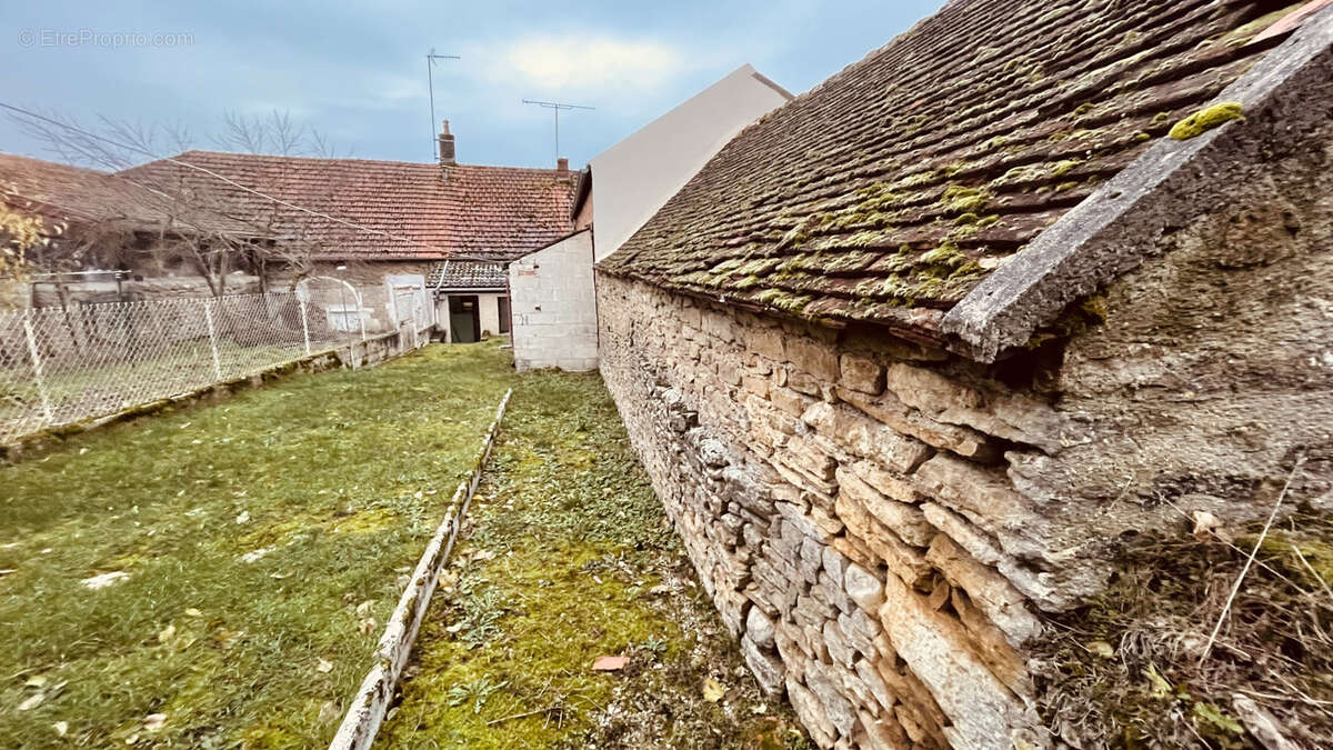 Maison de village à restaurer à COURTEROLLES  49 500 €  F.A.I. - photo 7