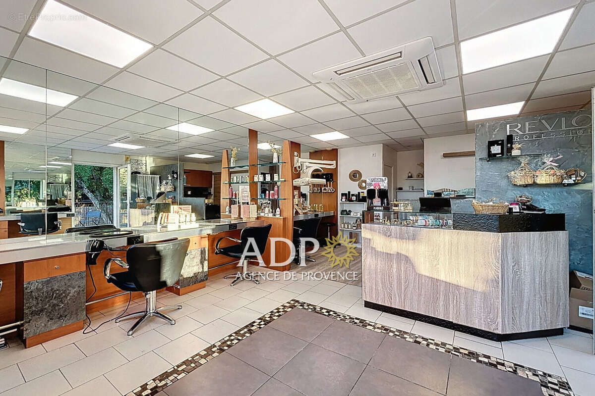 Commerce à VALBONNE