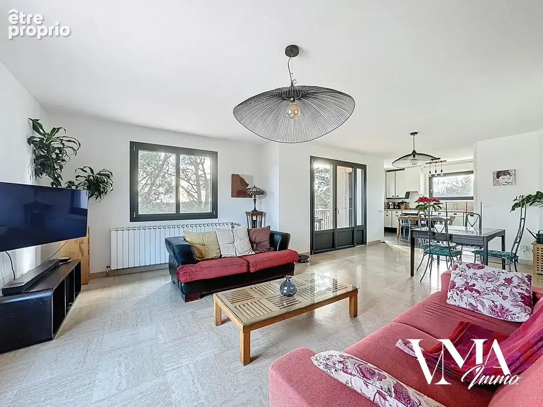 Maison de 197m2 sur une parcelle de terrain de 1156m2 avec piscine / Dardilly - photo 6