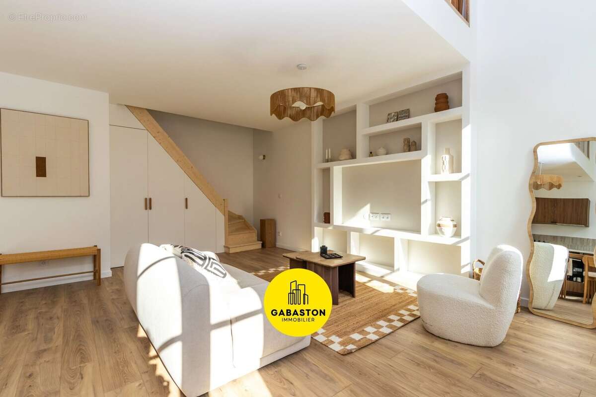 Appartement à MARSEILLE-1E